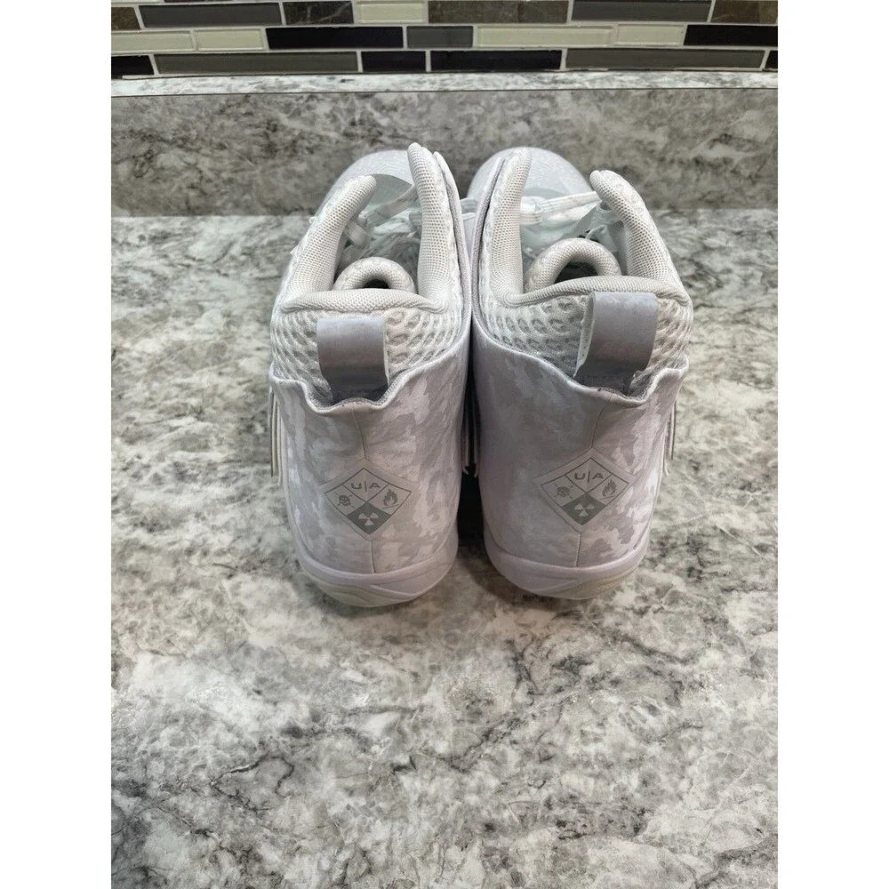 Under Armour football cleats 3026487-100 White Size 18